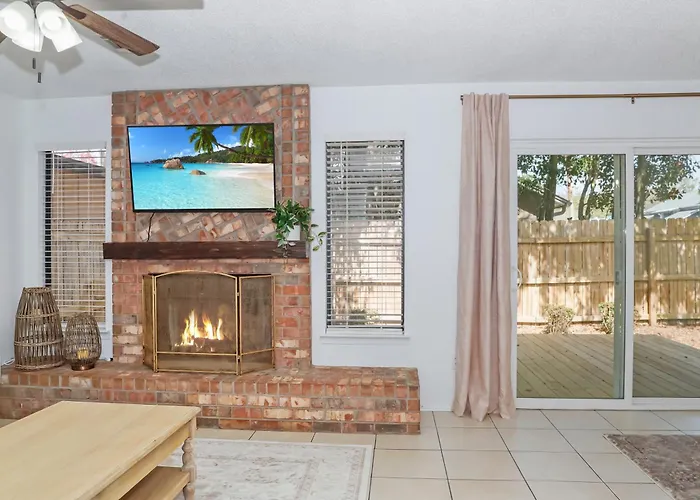 Cozy 3-bedroom, Centrally Located Holiday home
