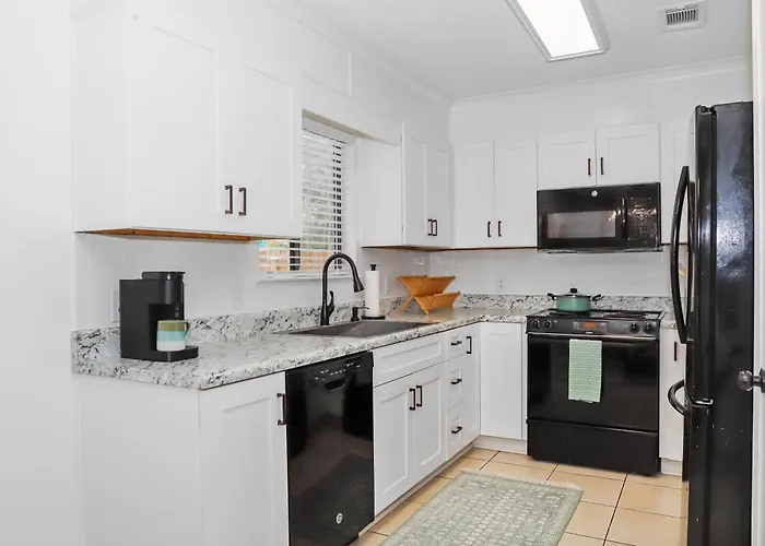 Holiday home Cozy 3-bedroom, Centrally Located Pensacola