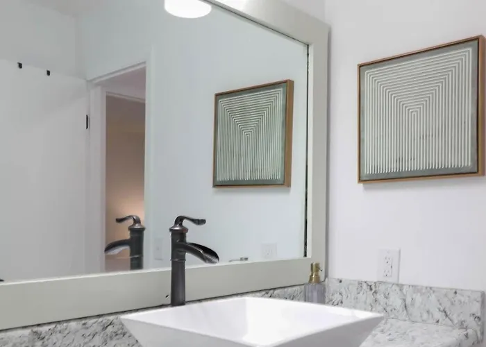 Cozy 3-bedroom, Centrally Located * Pensacola