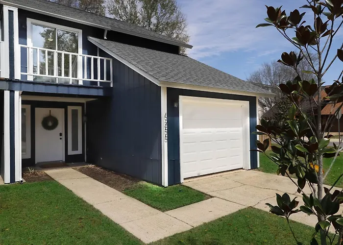 Cozy 3-bedroom, Centrally Located Holiday home